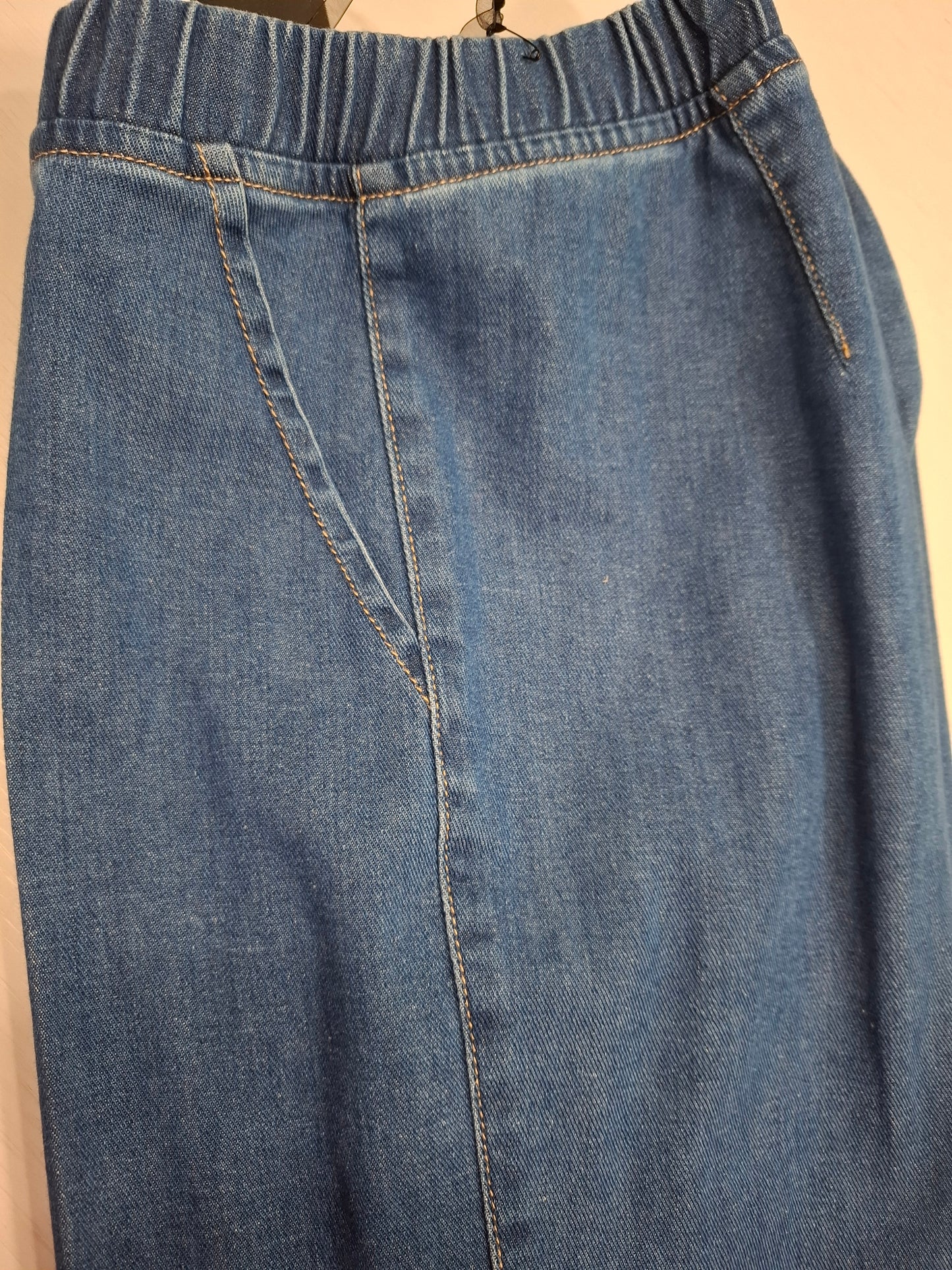 Jeans a Zampetta con Vita Elastica