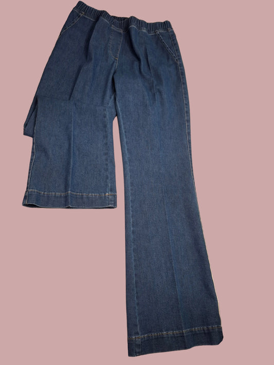 Jeans a Zampetta con Vita Elastica