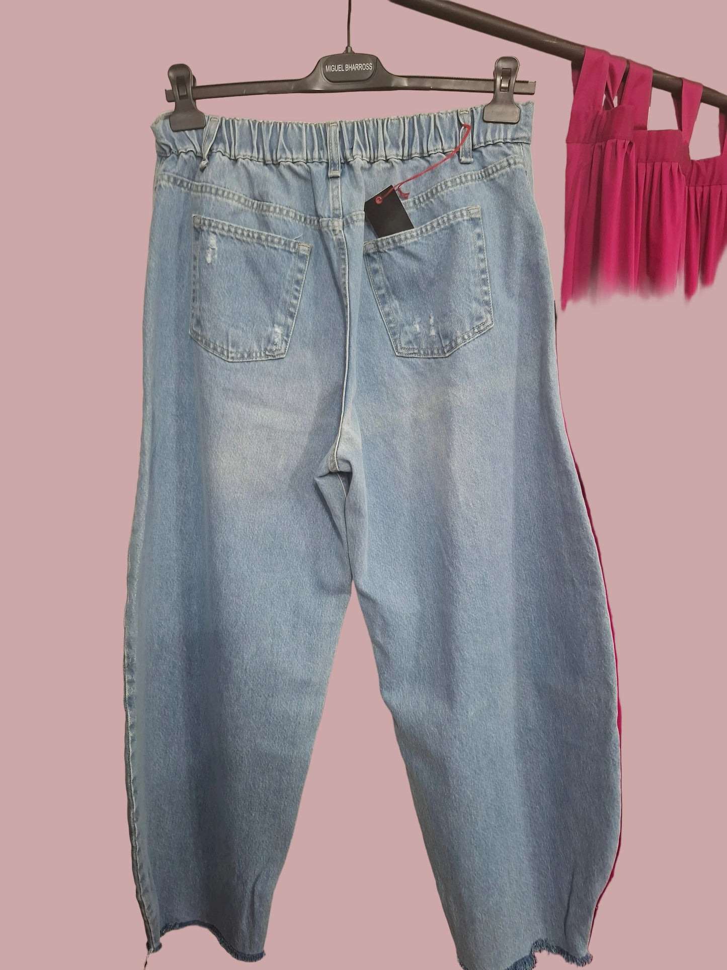 Jeans Rilassati con Scritta "LOVE" in Strass