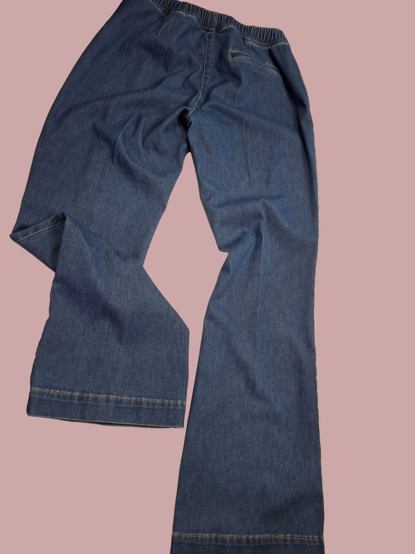 Jeans a Zampetta con Vita Elastica
