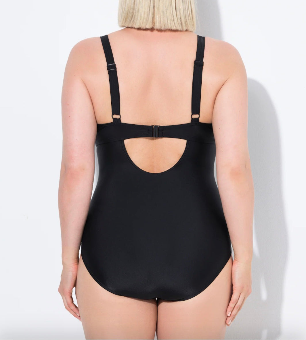 Costume da bagno con occhielli, coppe morbide, spalline regolabili e materiale riciclato