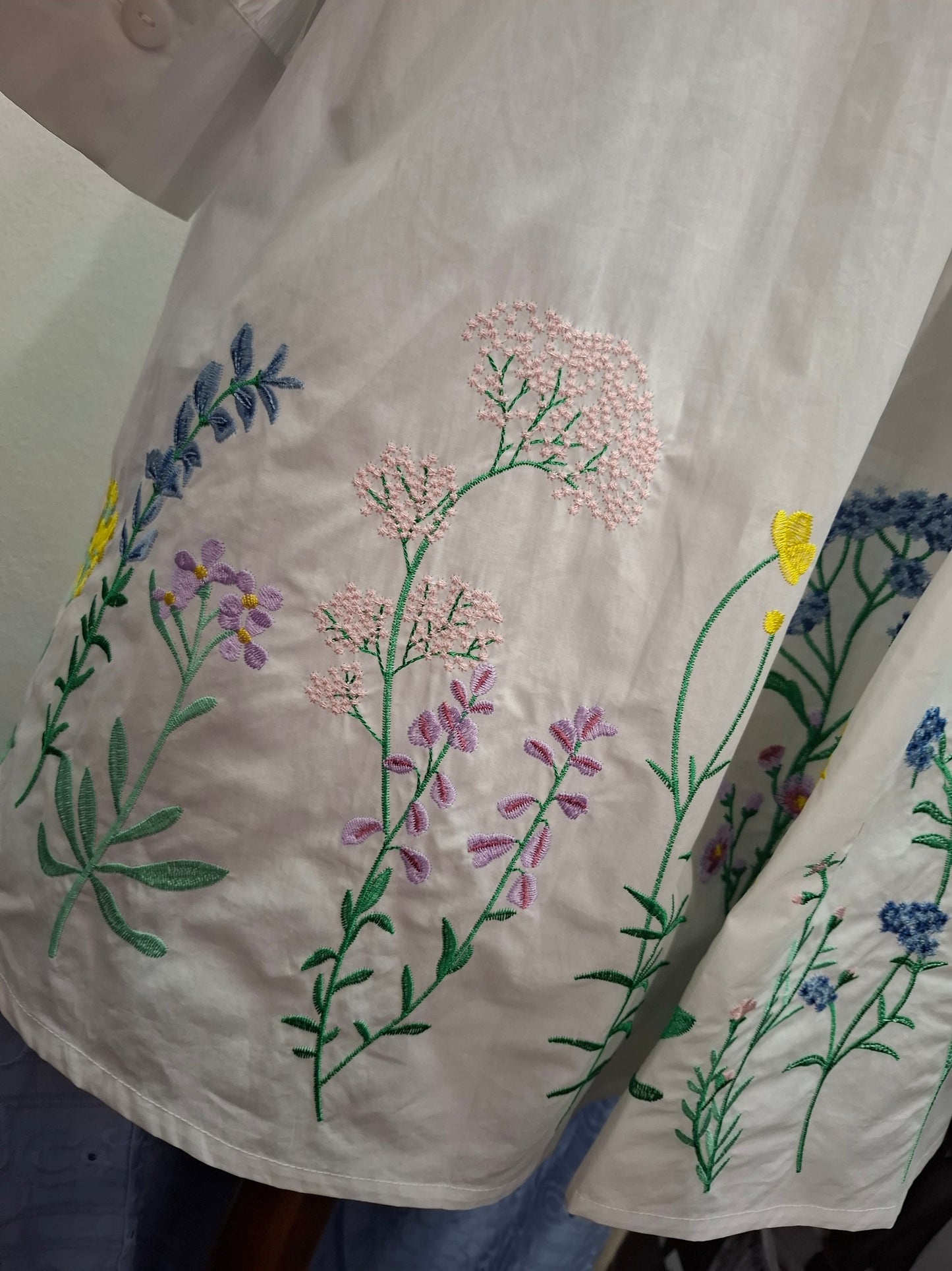 Camicia Romantica in Popeline di Cotone con Ricami Floreali