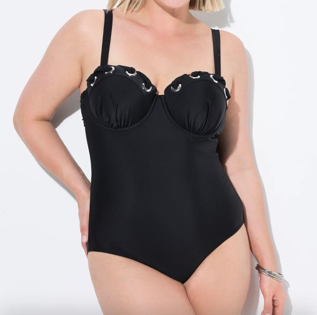 Costume da bagno con occhielli, coppe morbide, spalline regolabili e materiale riciclato