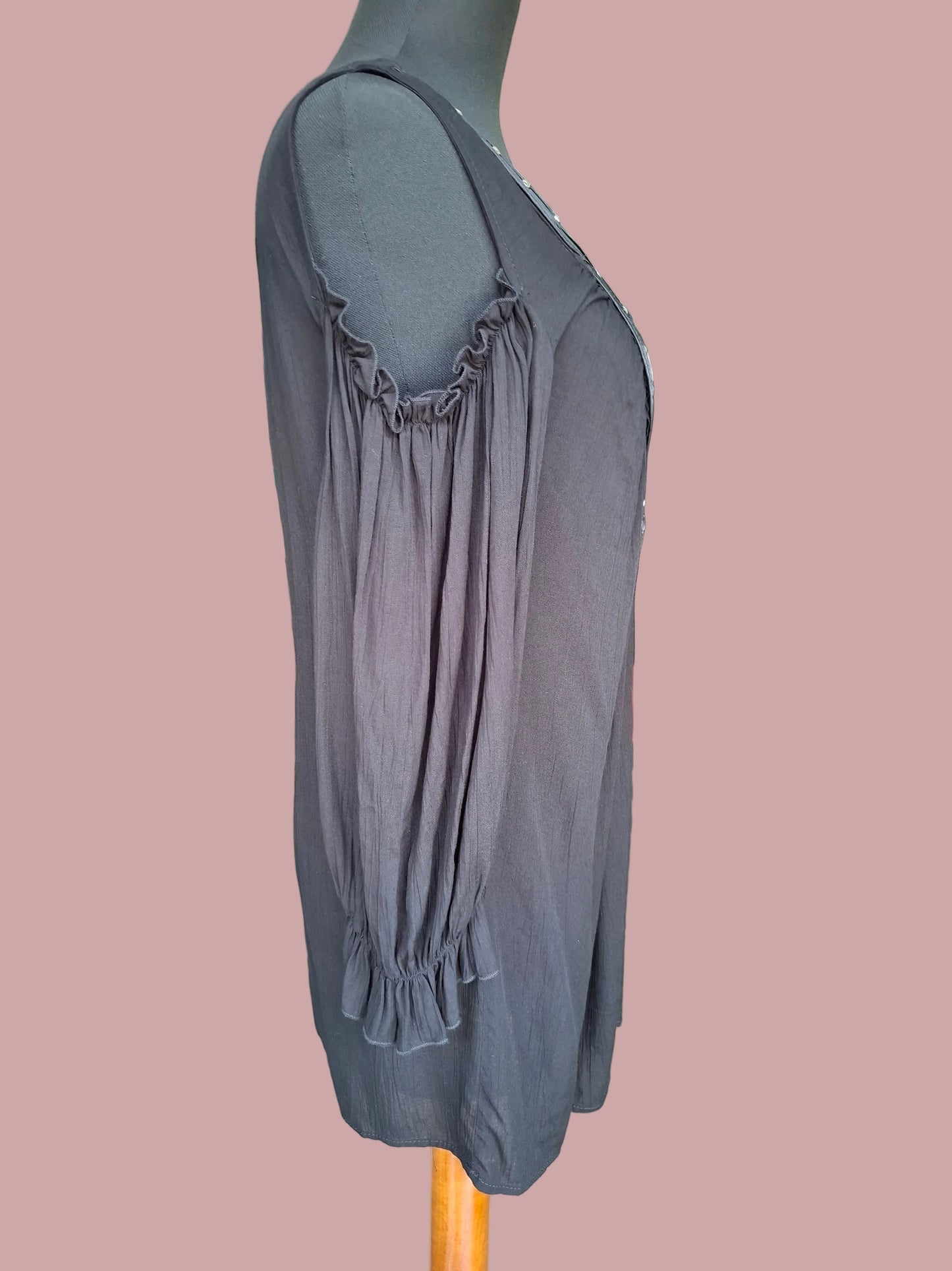 Casacca fluida con applicazione gioiello